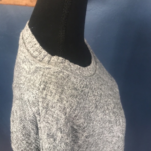 Calvin Klein Jeans Women's Crew-Neck High-Low Sweater, M, Gray & White - Picture 4 of 11